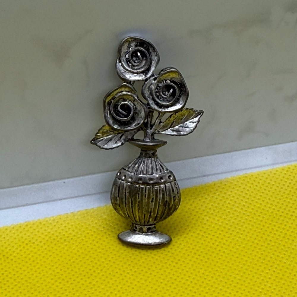 EUC Silver Floral Vase Pewter Vintage Brooch